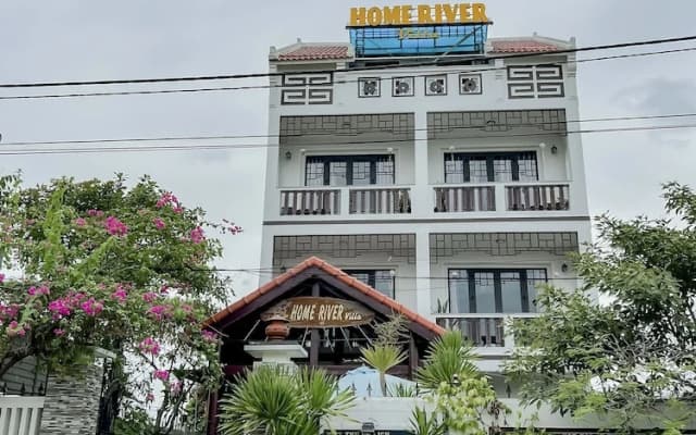 Hoi An Family Room with Swimming Pool