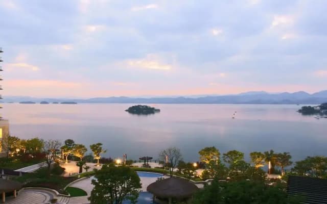 1000 Island Lake Greentown Resort Hotel