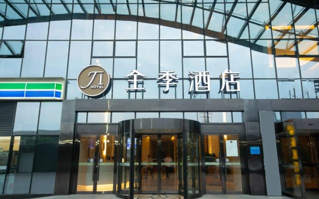 Ji Hotel Zhengzhou East Railway Station