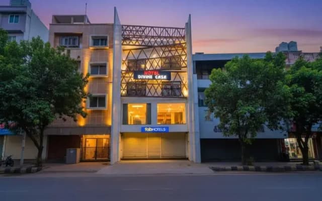 Fabhotel Divine Casa