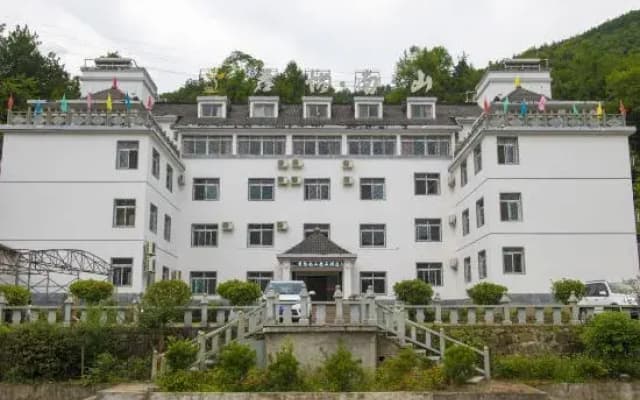 Junyi Nanshan Hotel, Luotian