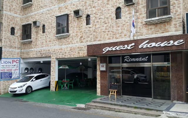 Remnant Guesthouse - Hostel
