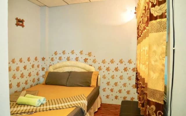 Variety D-Day Hostel  Hua-Hin