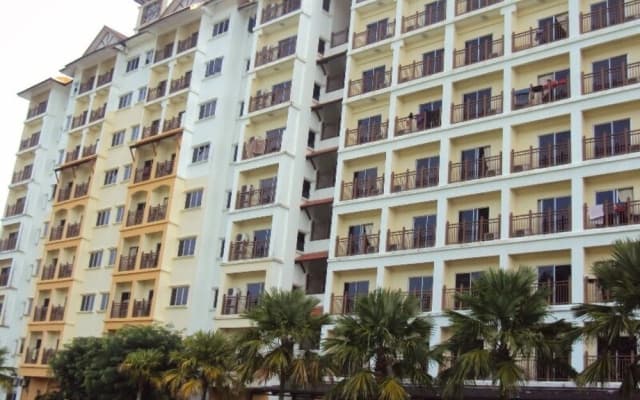 Suria Service Apartments @ Bukit Merak Laketown Resort by Oyo