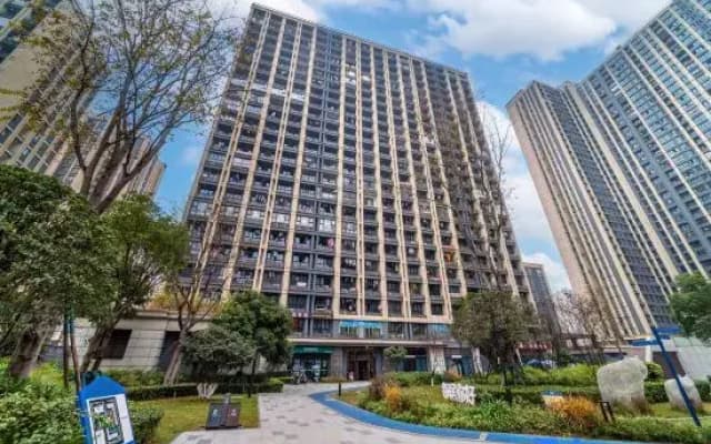 Chongqing Wanjie Hotel (Weidianyuan Subway Station)