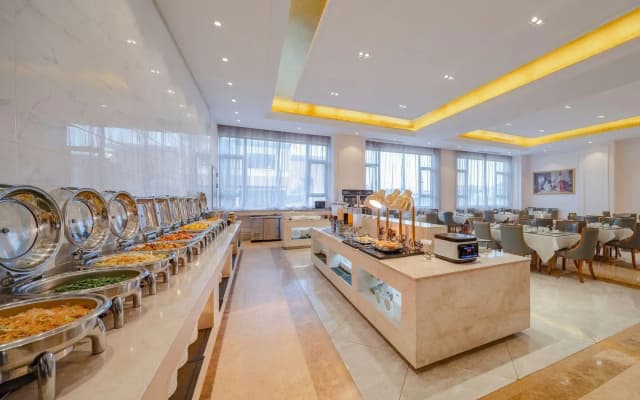 Vienna International Hotel Qishi Center Branch in Dongguan, Guangdong.