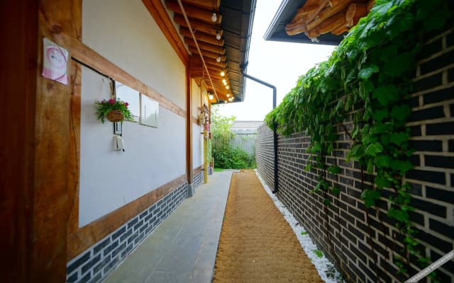 Jeonju Hanok Moryeon Dockchae Pension