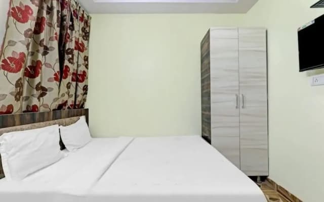 Hotel O Sna Grand Near Sudarshan Cinema