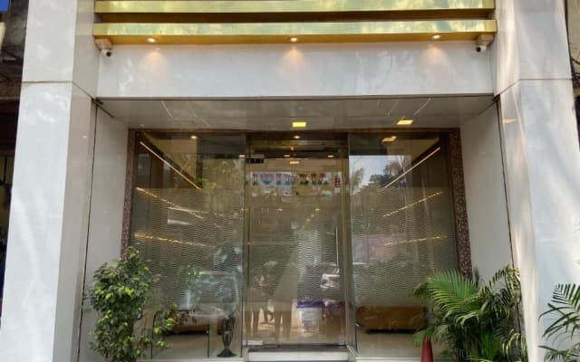 FabHotel Golden Star