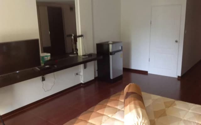 Hideaway Guest House And Bar