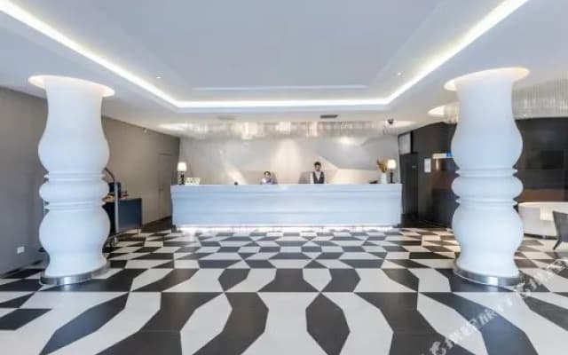 Orange Hotel
