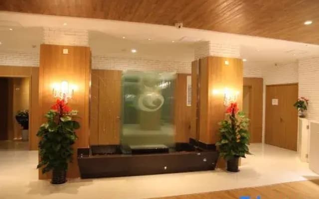 Apple Song Hot Spring Hotel (Xi'an TV Tower Subway Station)