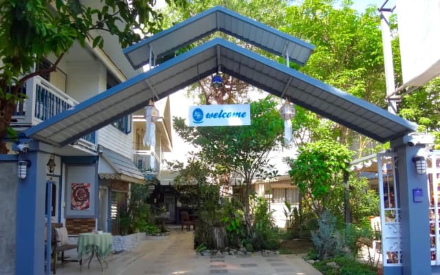 Stay With Me Guesthouse