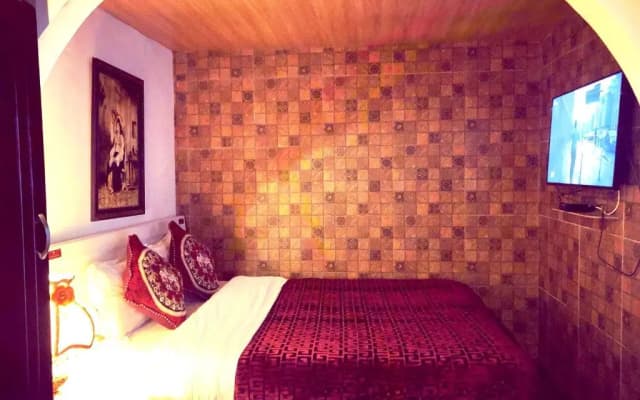 Doc May Hotel
