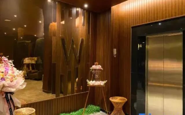 The W Avenue