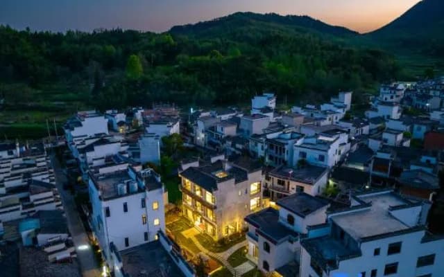 Hongcun Neighborhood · Smart Holiday Courtyard Homestay