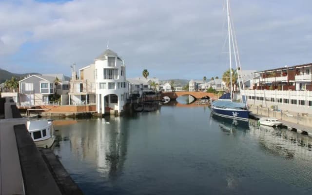 Waterfront, 17 Quay West