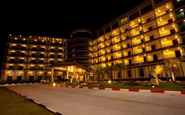 J & Y Lodge Hotel