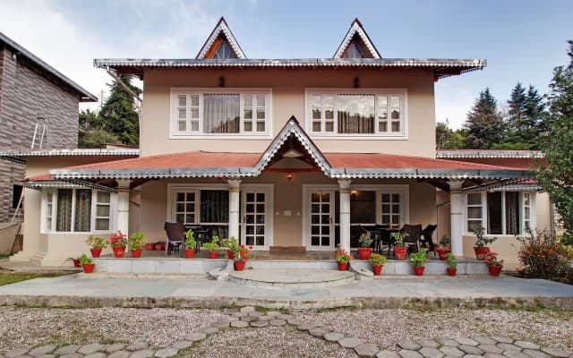 Neelesh Inn - Luxury Lake View Hotel With Swimming Pool On Bhimtal Lake