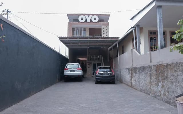 OYO 1692 Villa Akbar 3