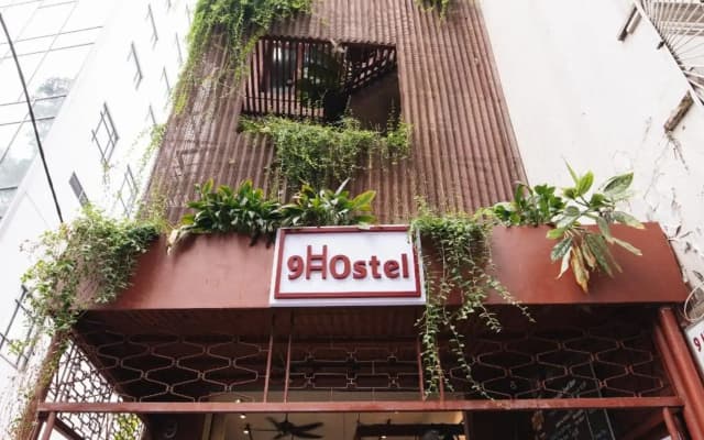 9 Hostel and Bar