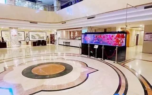 Golden Lun Hotel