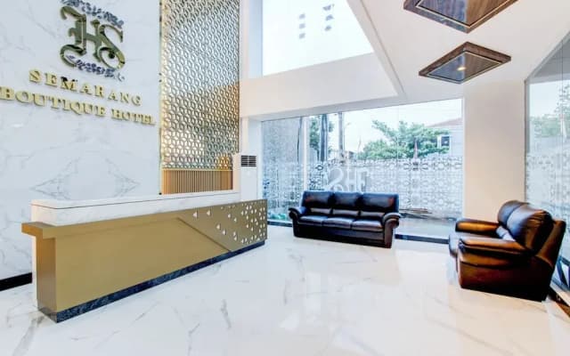 Townhouse OAK Near The Park Mall Semarang Formerly Semarang Boutique Hotel
