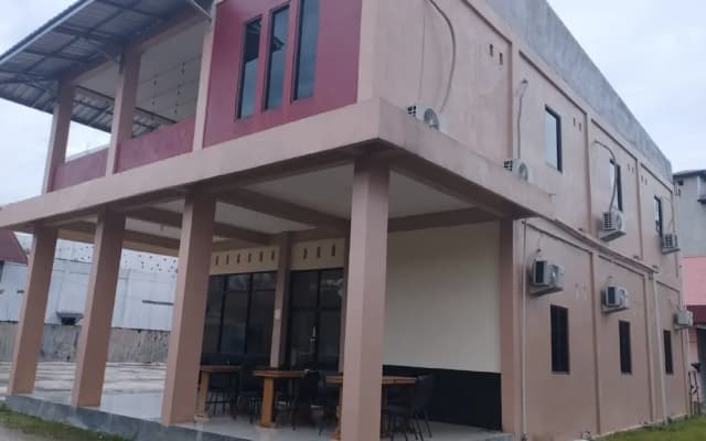 Hotel O Fanilly Guest House MarabahanNearJembatan Rumpiang