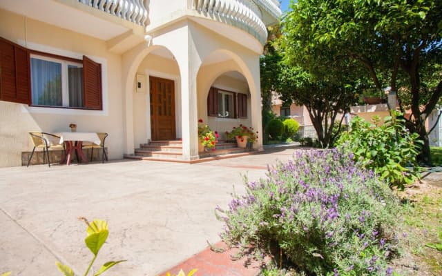 Villa Mitrovic
