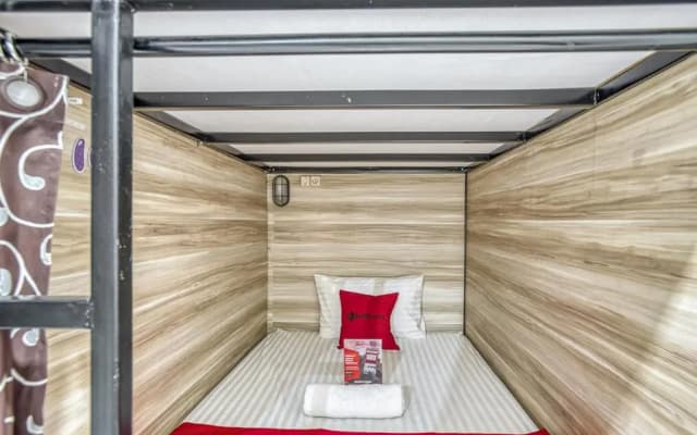 RedDoorz Hostel @ Feliz Noche Cengkareng