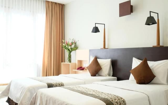 The Grand Hill Bistro Cafe & Resort Hotel