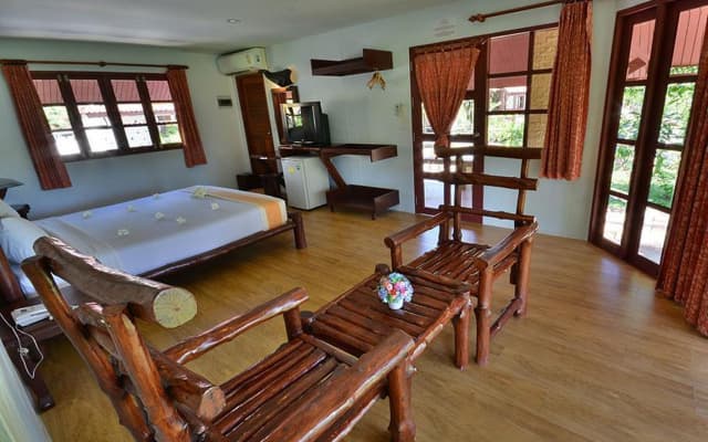 Alongkot Beach Resort Khanom
