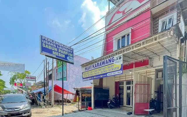 RedDoorz near Karawang Central Plaza