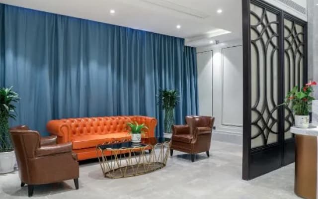 Vienna International Hotel (Liangjiang Shuitu Store)