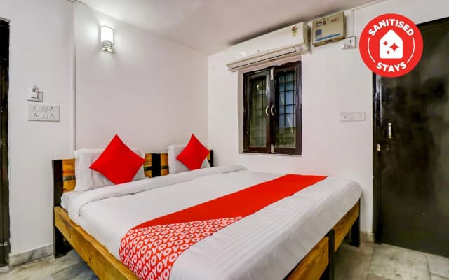 OYO 66434 Hotel Dhruv Inn