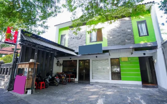 OYO 1956 Kana Family Residence