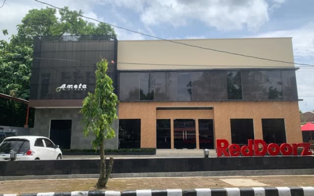 RedDoorz near Alun Alun Purbalingga