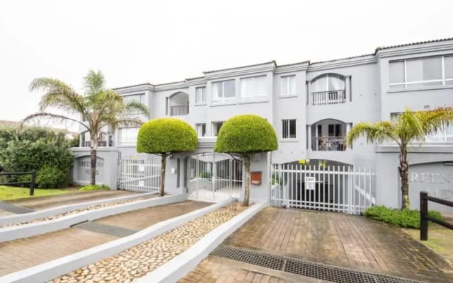 18 Greenpoint Mews