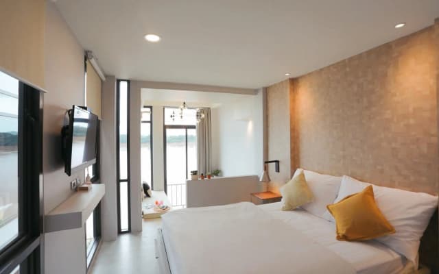 The River House Chiangkhan Hotel