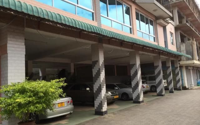 Mc-Ellys Hotel