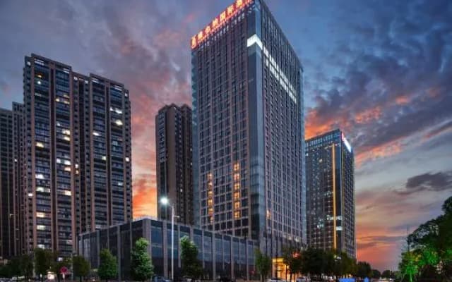 Vienna International Hotel (Jiujiang Bali Lake Sports Center)