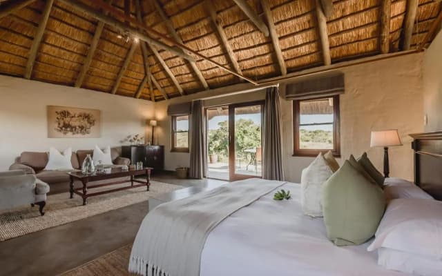 Hlosi Game Lodge