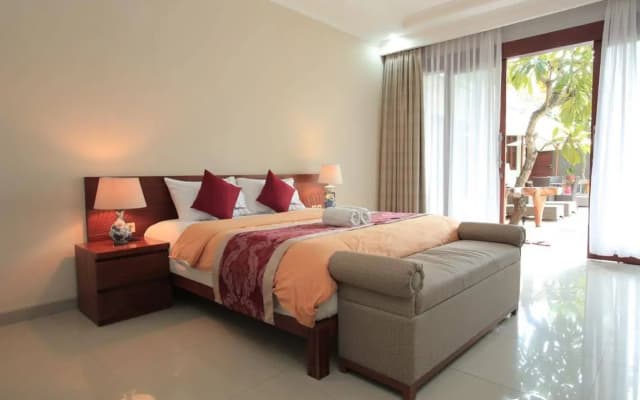 RedDoorz Plus @ Raya Batu Bolong