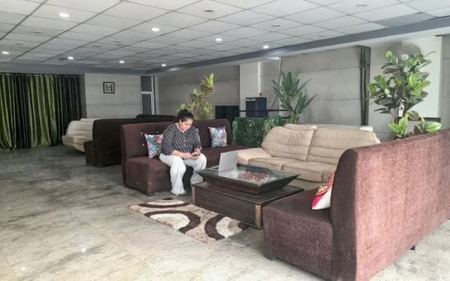 Hotel HomeAste 001 Near Yashobhoomi Convention Center