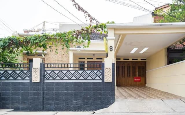 RedDoorz Syariah near Grand Kota Bintang