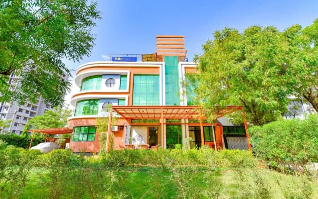 FabHotel Siddharth Corporate