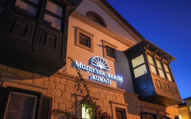 Müzeyyen Hanım Konağı Alaçatı 12+