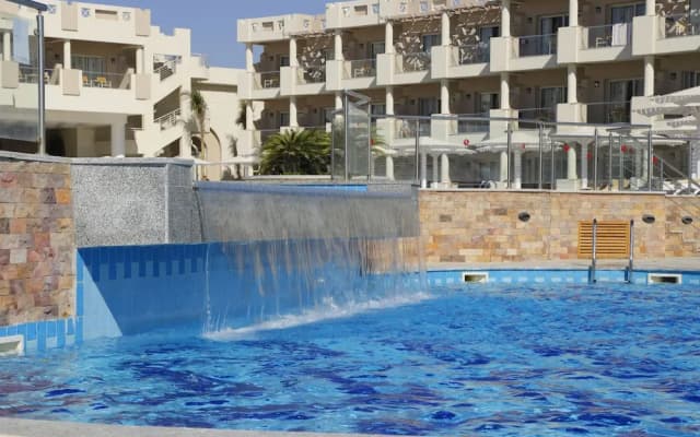 Sirena Beach Resort & Spa
