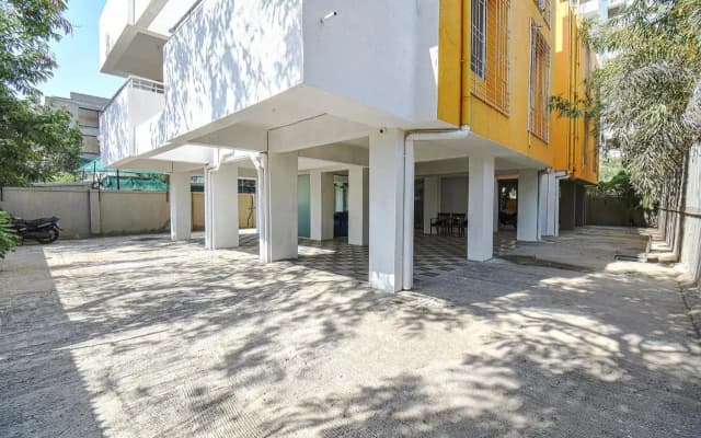 FabHotel Red Velvet & Suites