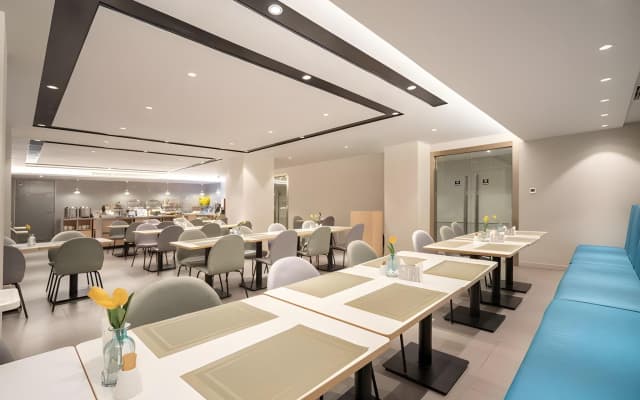 Homeinn Selected Wuxi Zhongshan Road Sanyang Square Metro Station